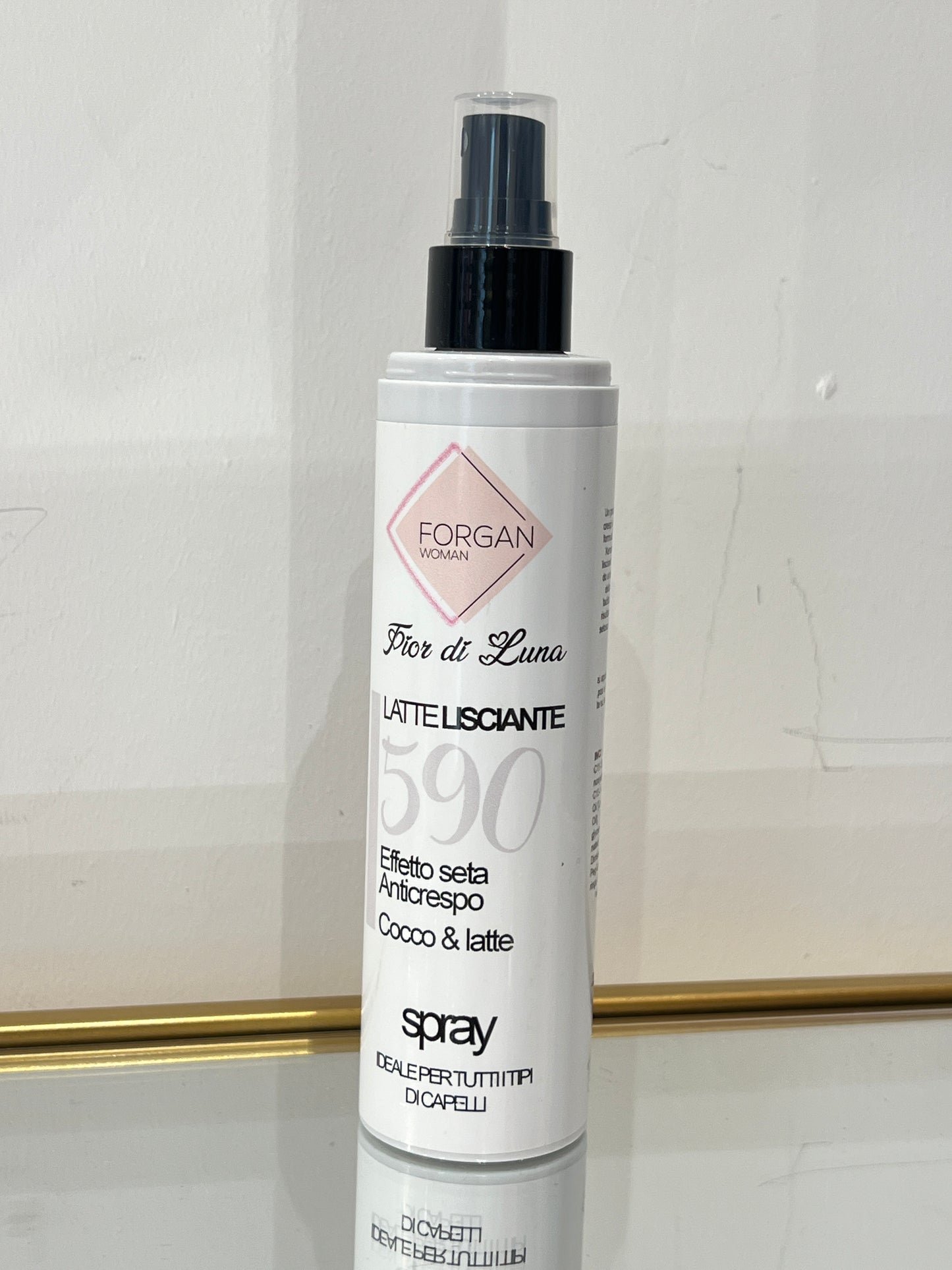 Latte lisciante per capelli