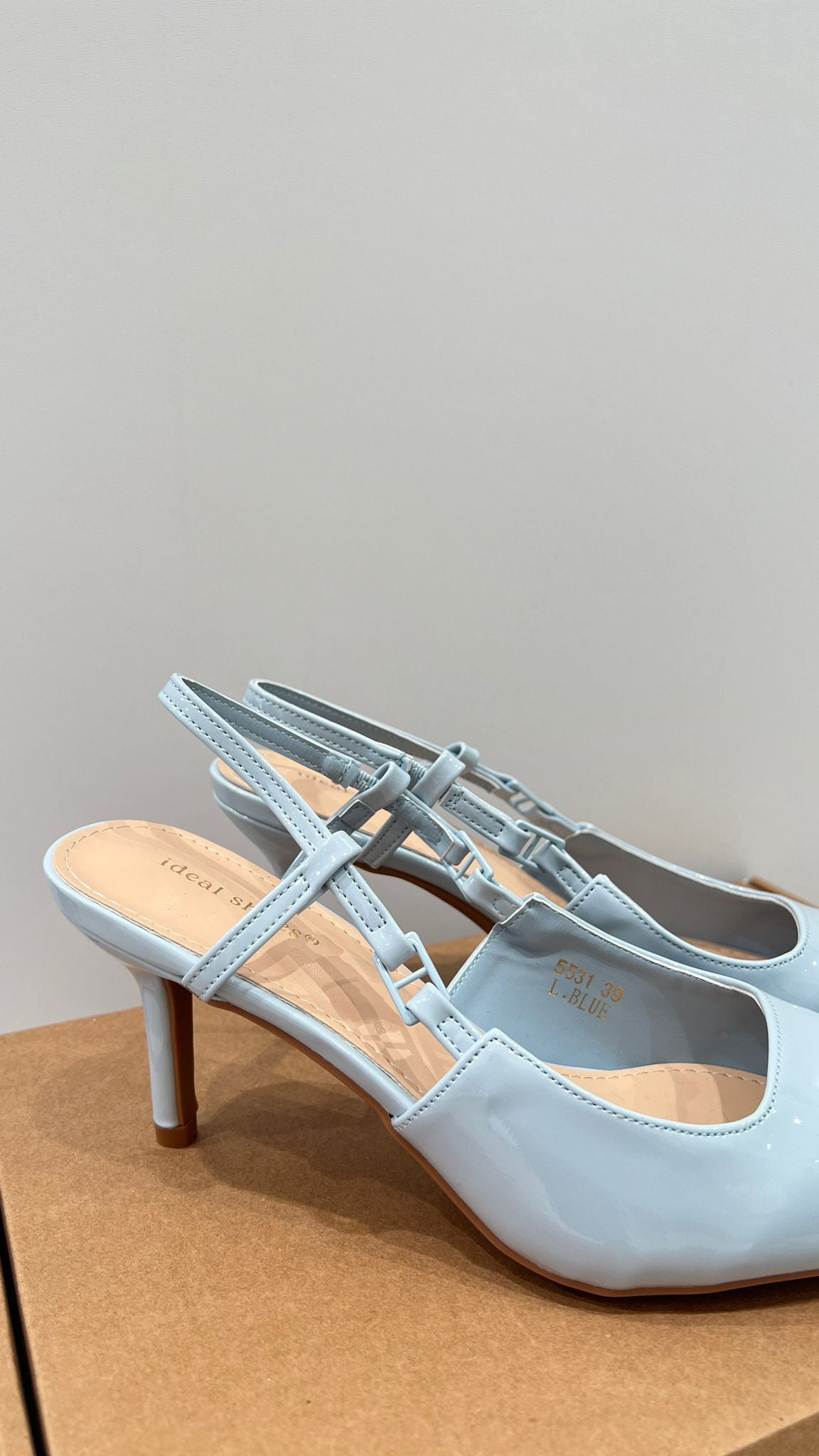 Décolleté azzurra