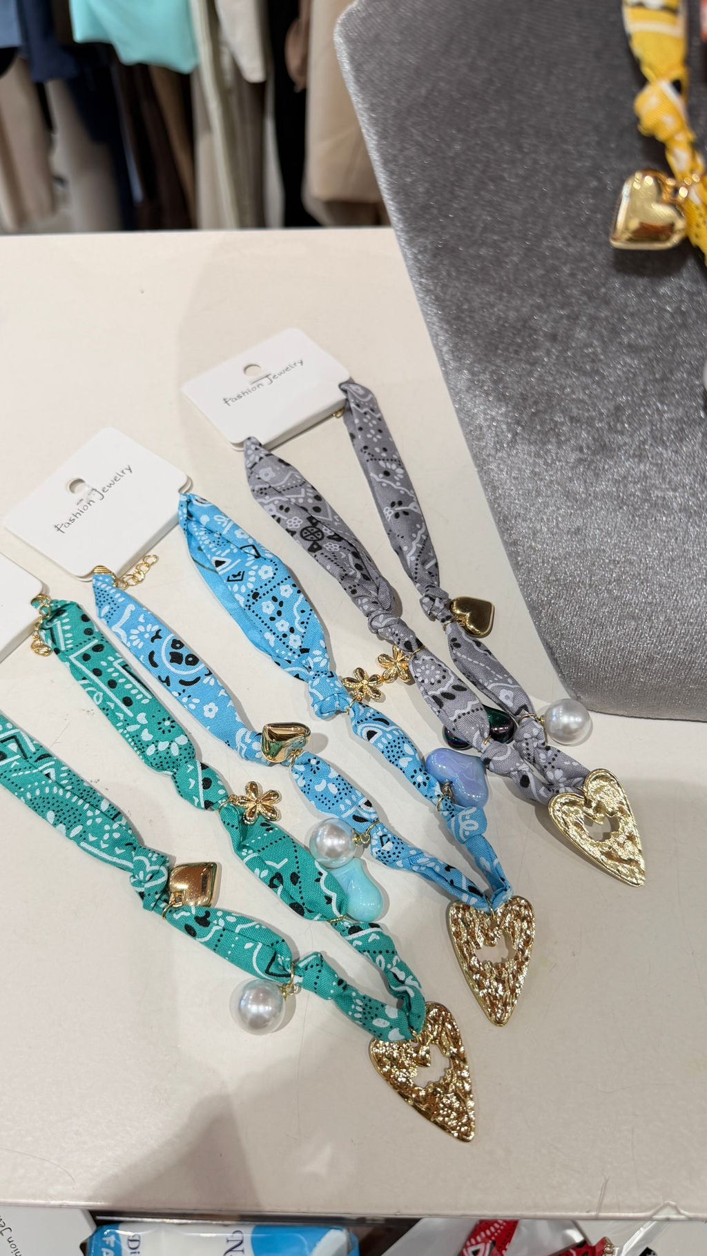 Collana foulard charm