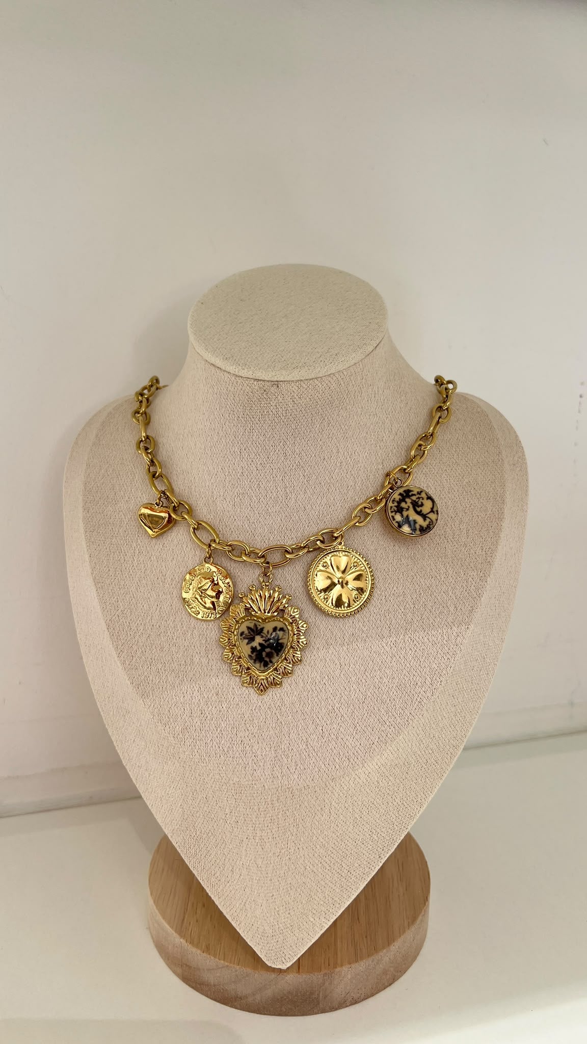 Collana cuore sacro  quattro ciondoli