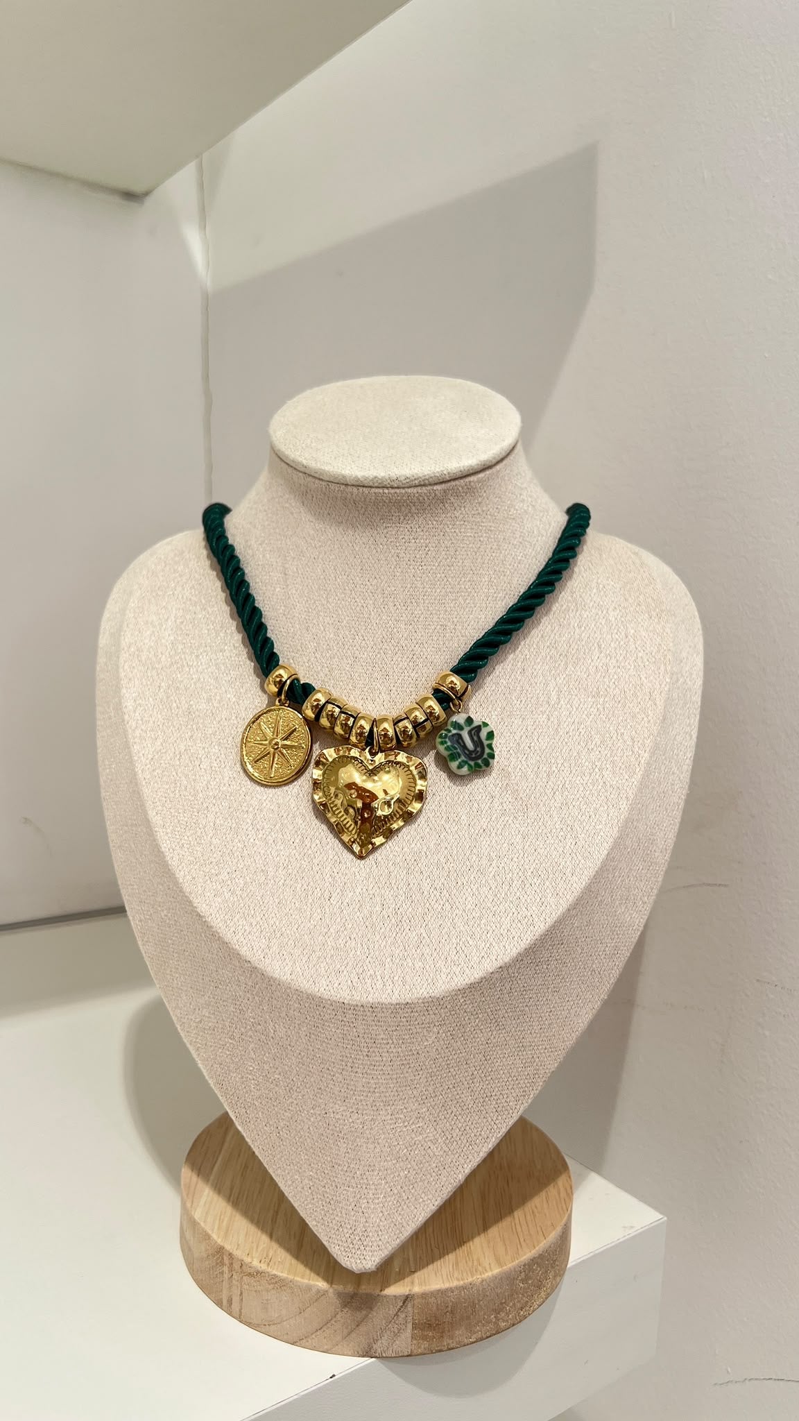 Collana cuore tre ciondoli verde